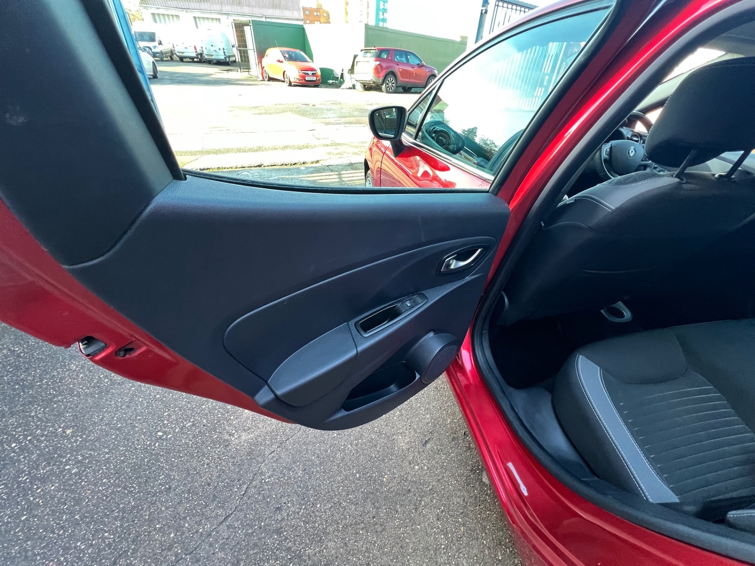 Used Renault Clio 2016 for sale - 77638798: Photo 20