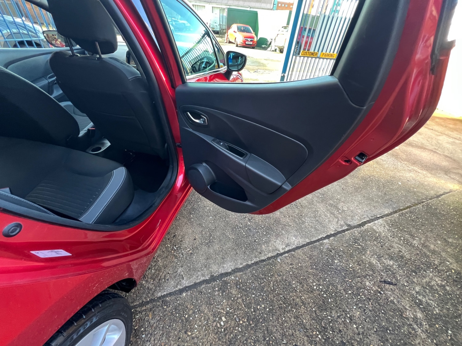 Used Renault Clio 2016 for sale - 77638798: Photo 24