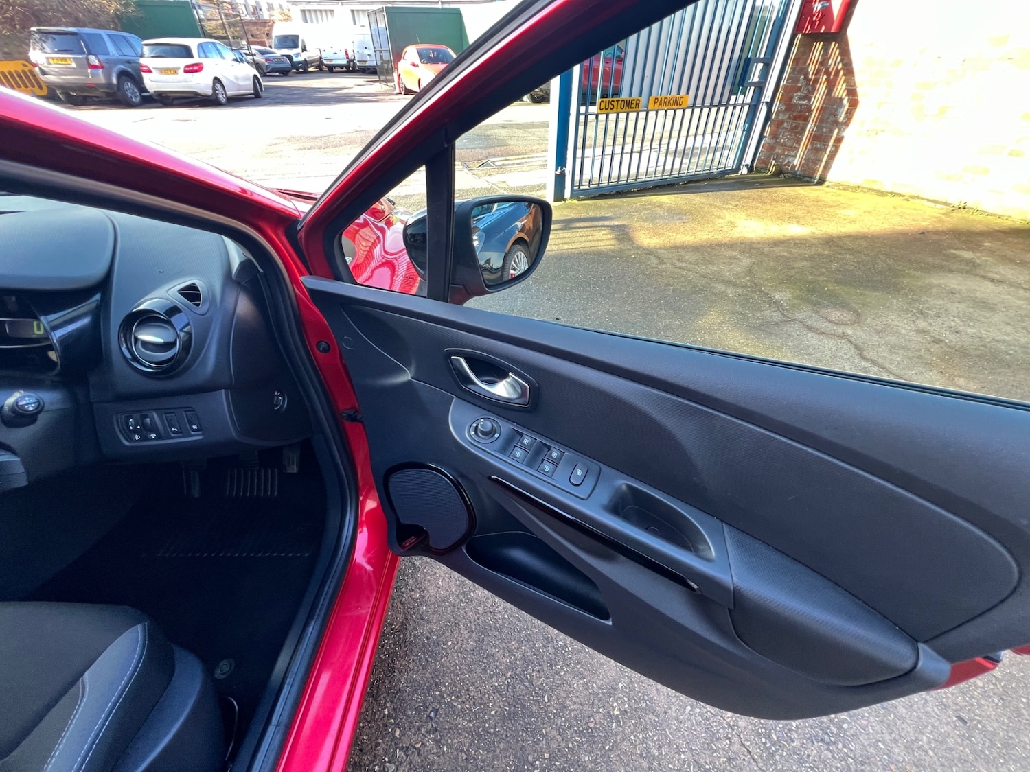 Used Renault Clio 2016 for sale - 77638798: Photo 27