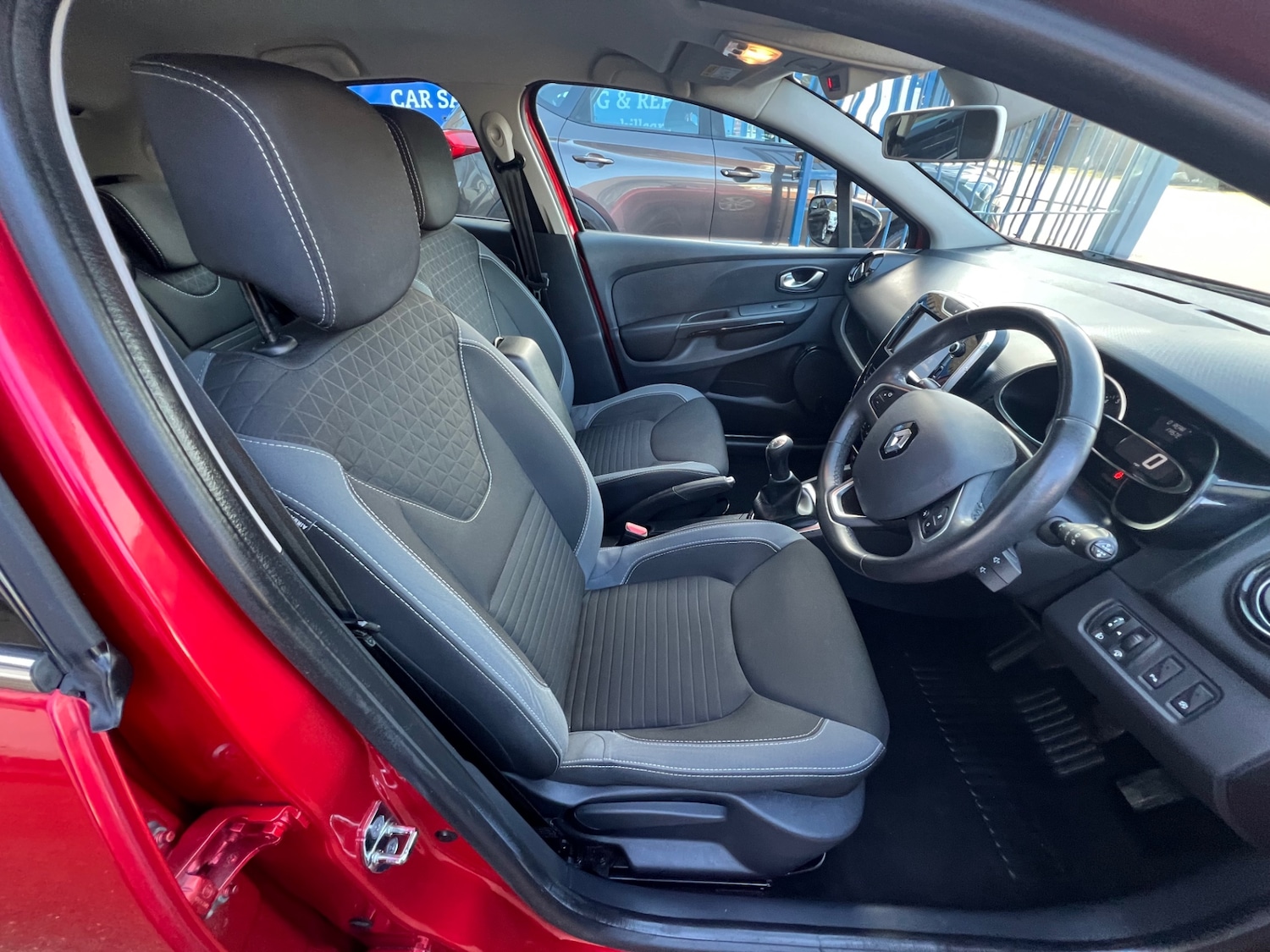 Used Renault Clio 2016 for sale - 77638798: Photo 3