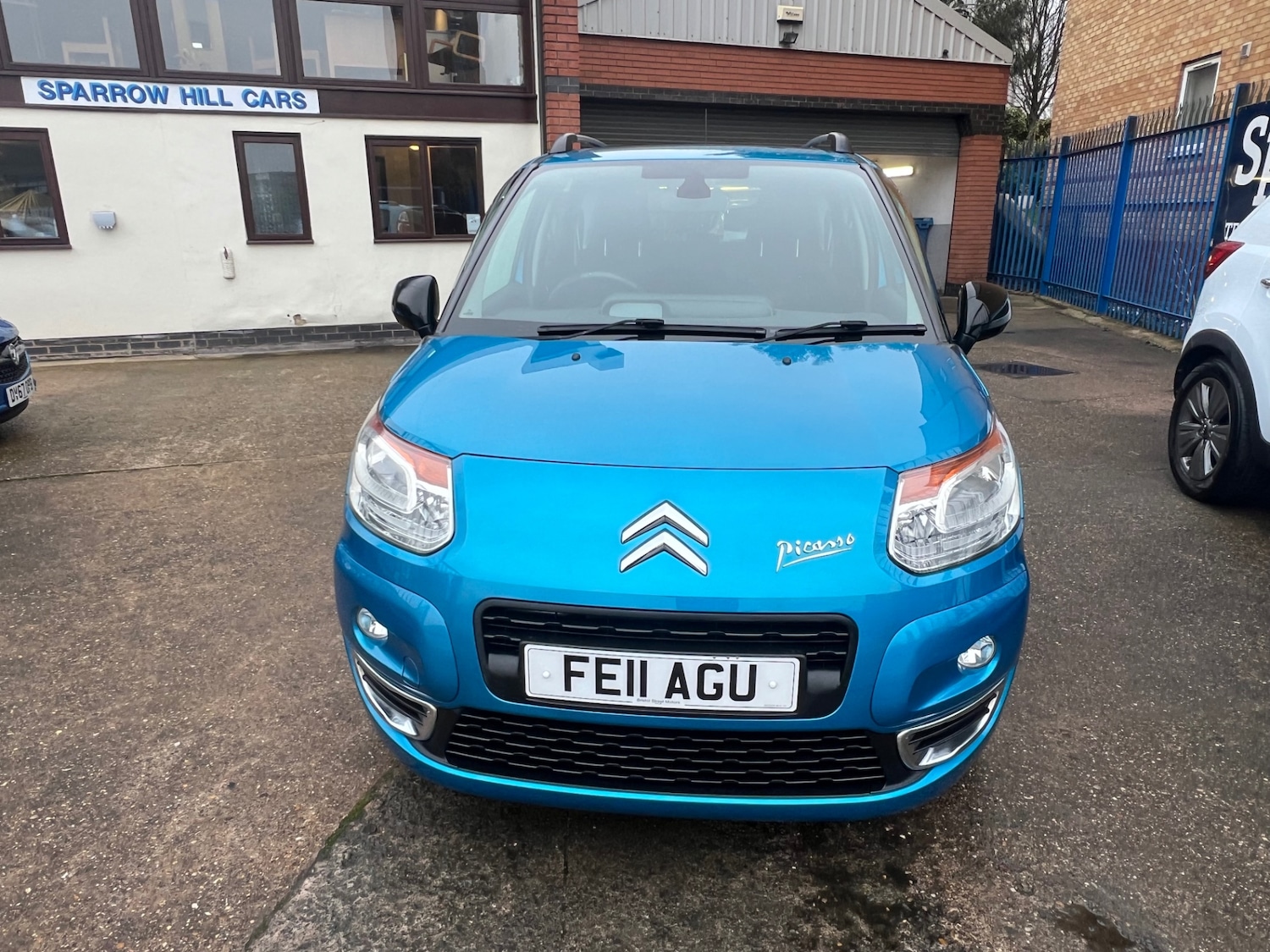 Used Citroen C3 Picasso 2011 for sale - 77023599: Photo 2