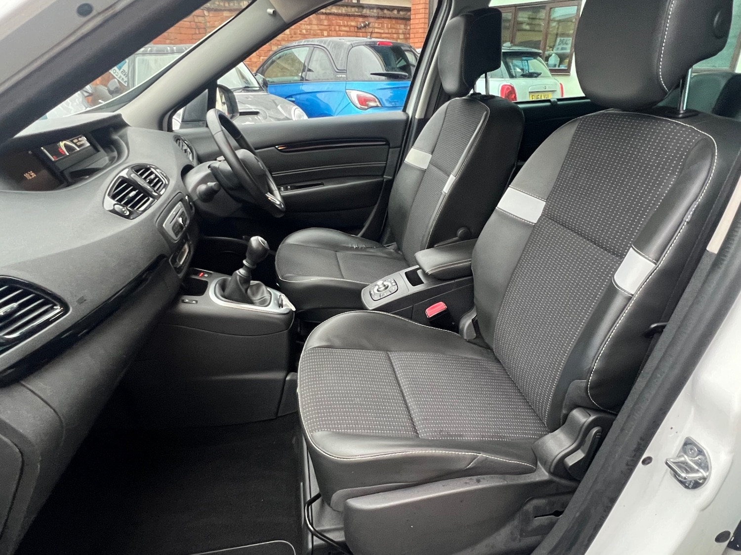 Used Renault Grand Scenic 2016 for sale - 76979597: Photo 17