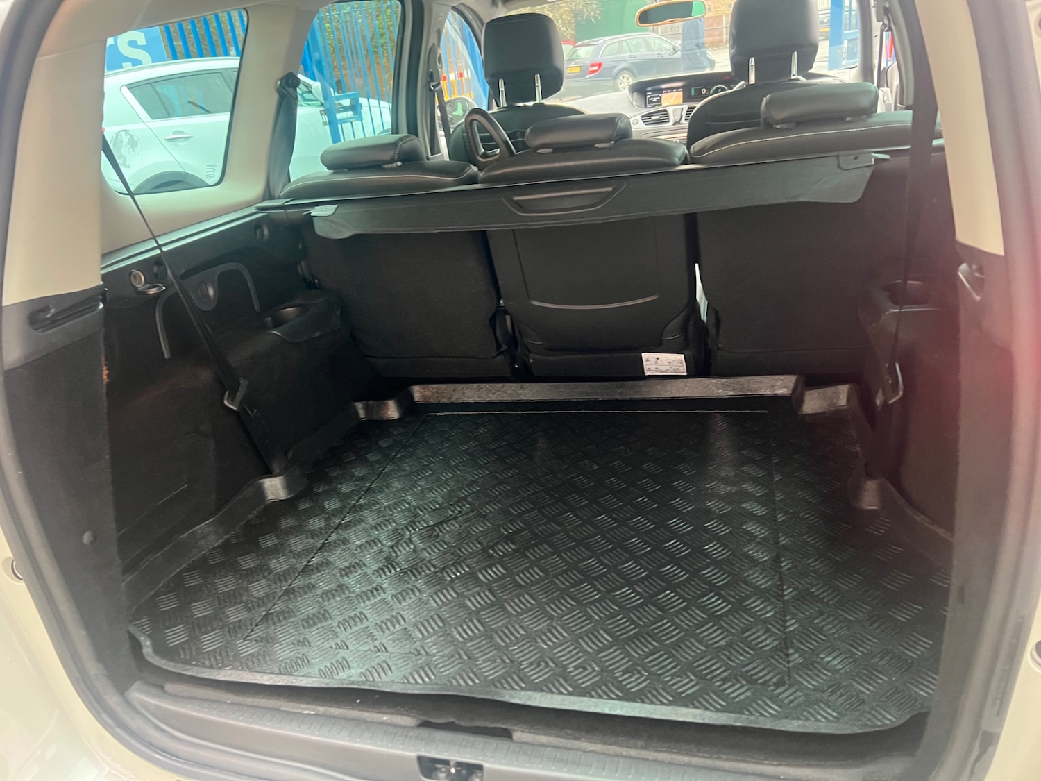 Used Renault Grand Scenic 2016 for sale - 76979597: Photo 8