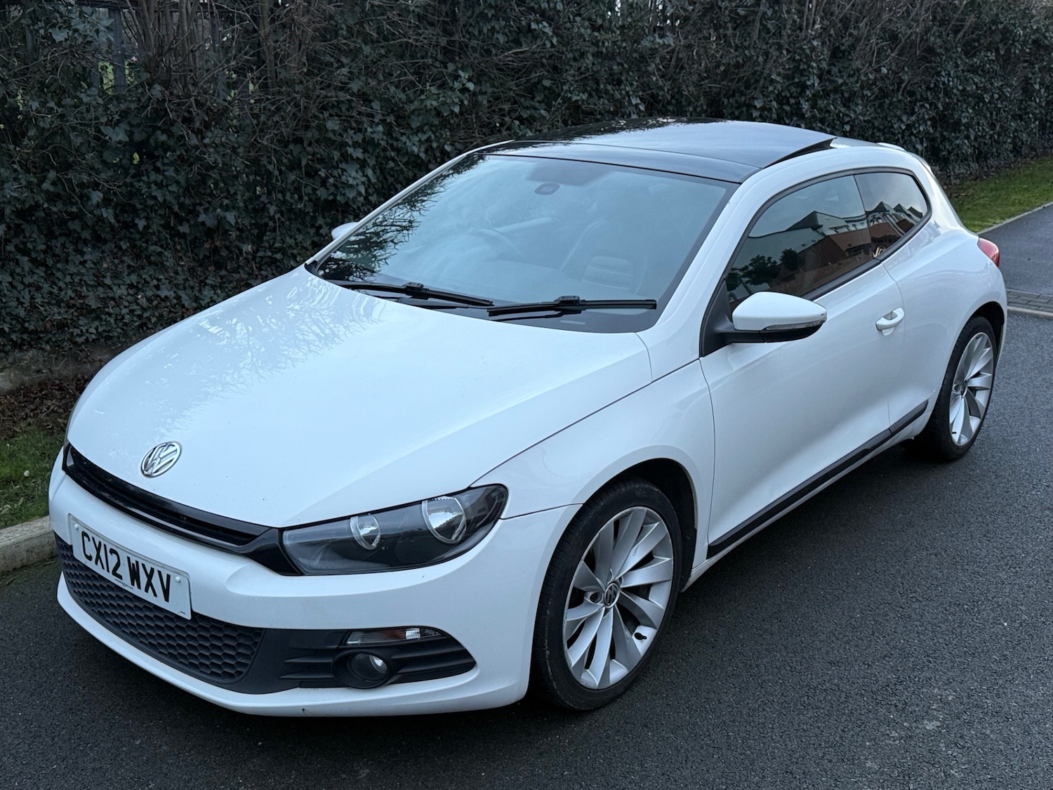 Used Volkswagen Scirocco 2012 for sale - 76936747: Photo 2