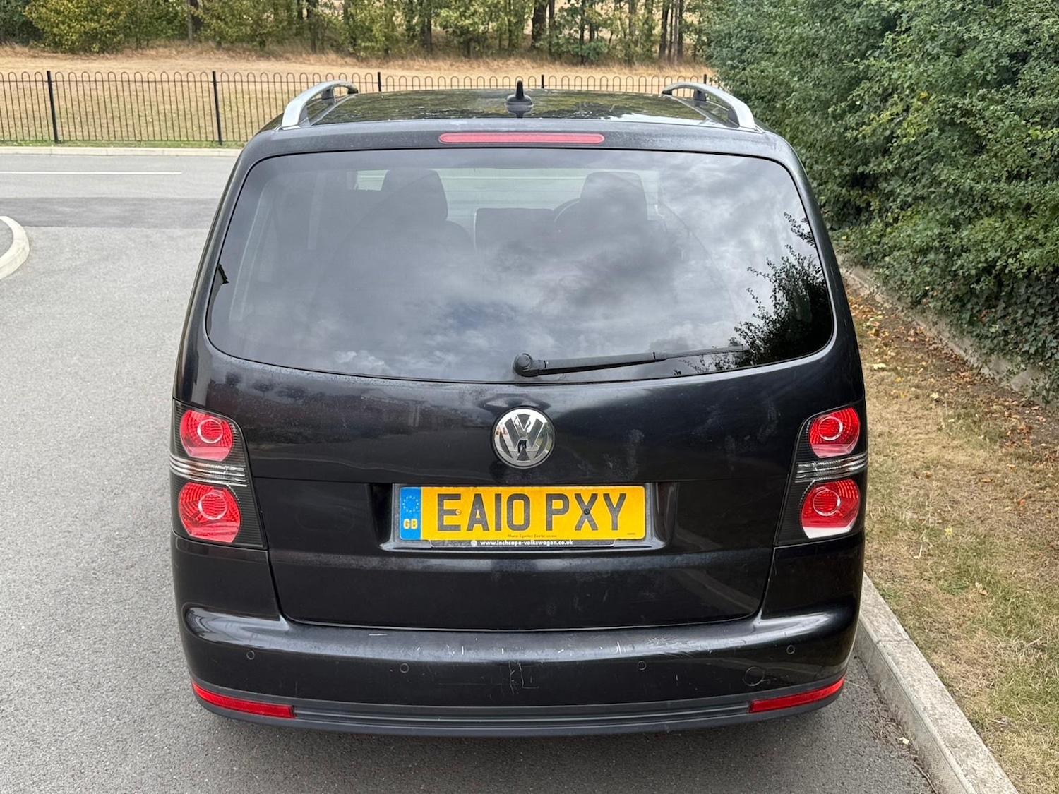 Used Volkswagen Touran 2010 for sale - 76374826: Photo 11