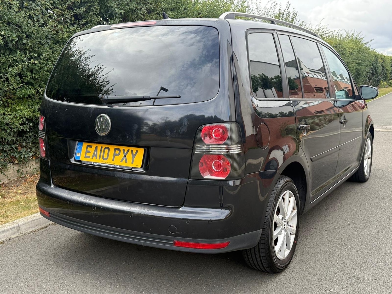 Used Volkswagen Touran 2010 for sale - 76374826: Photo 14