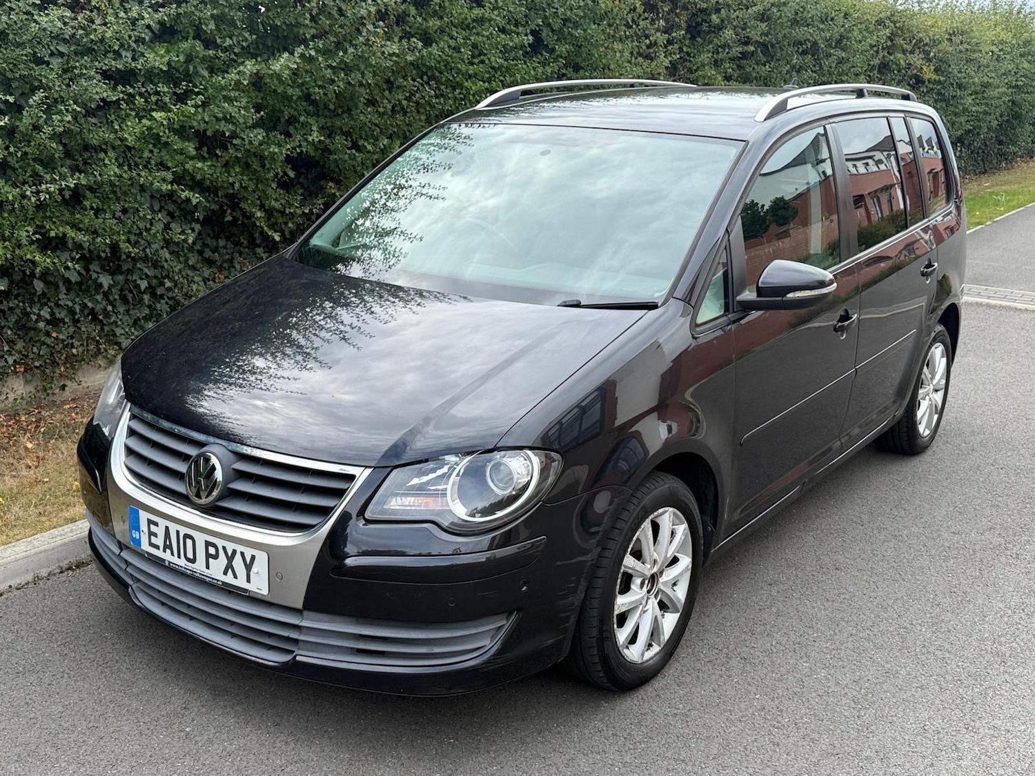 Used Volkswagen Touran 2010 for sale - 76374826: Photo 2