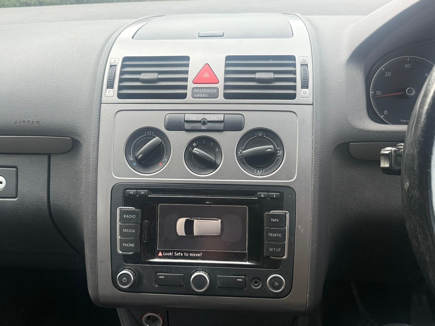 Used Volkswagen Touran 2010 for sale - 76374826: Photo 26