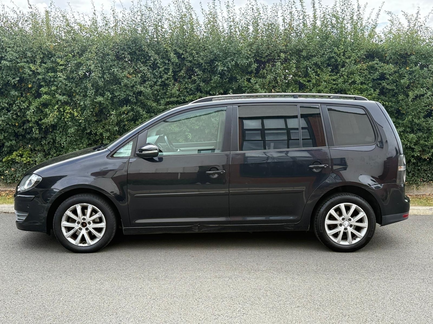 Used Volkswagen Touran 2010 for sale - 76374826: Photo 5