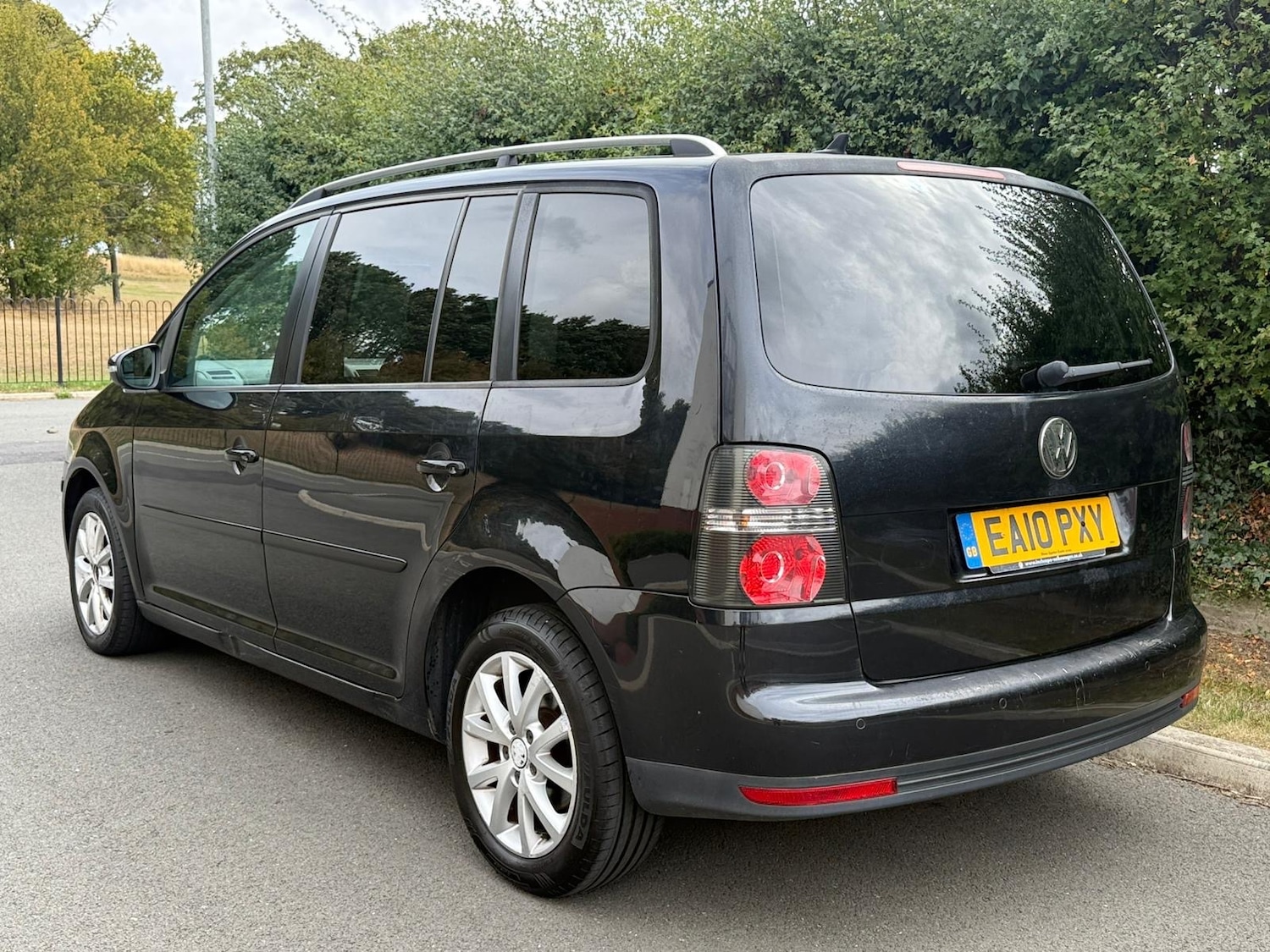 Used Volkswagen Touran 2010 for sale - 76374826: Photo 7