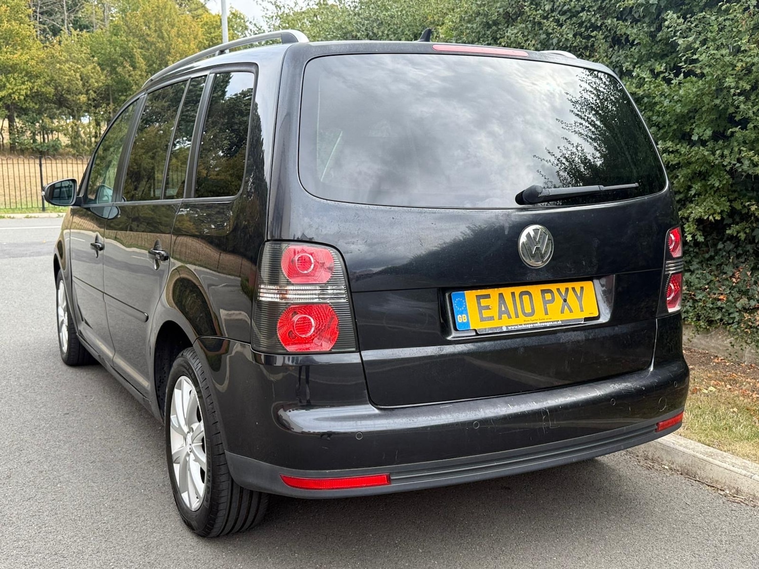 Used Volkswagen Touran 2010 for sale - 76374826: Photo 9