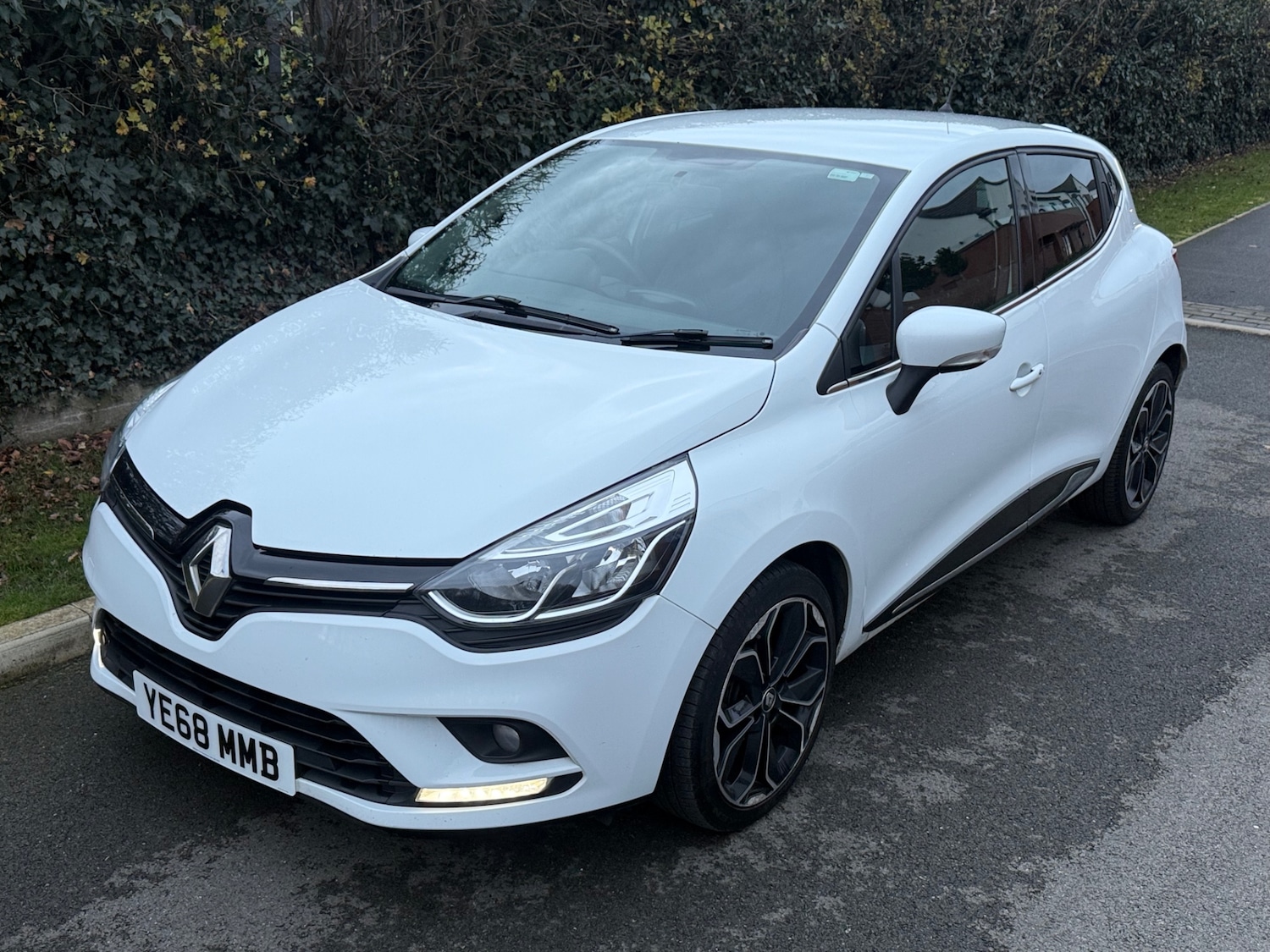 Used Renault Clio 2018 for sale - 76713393: Photo 2