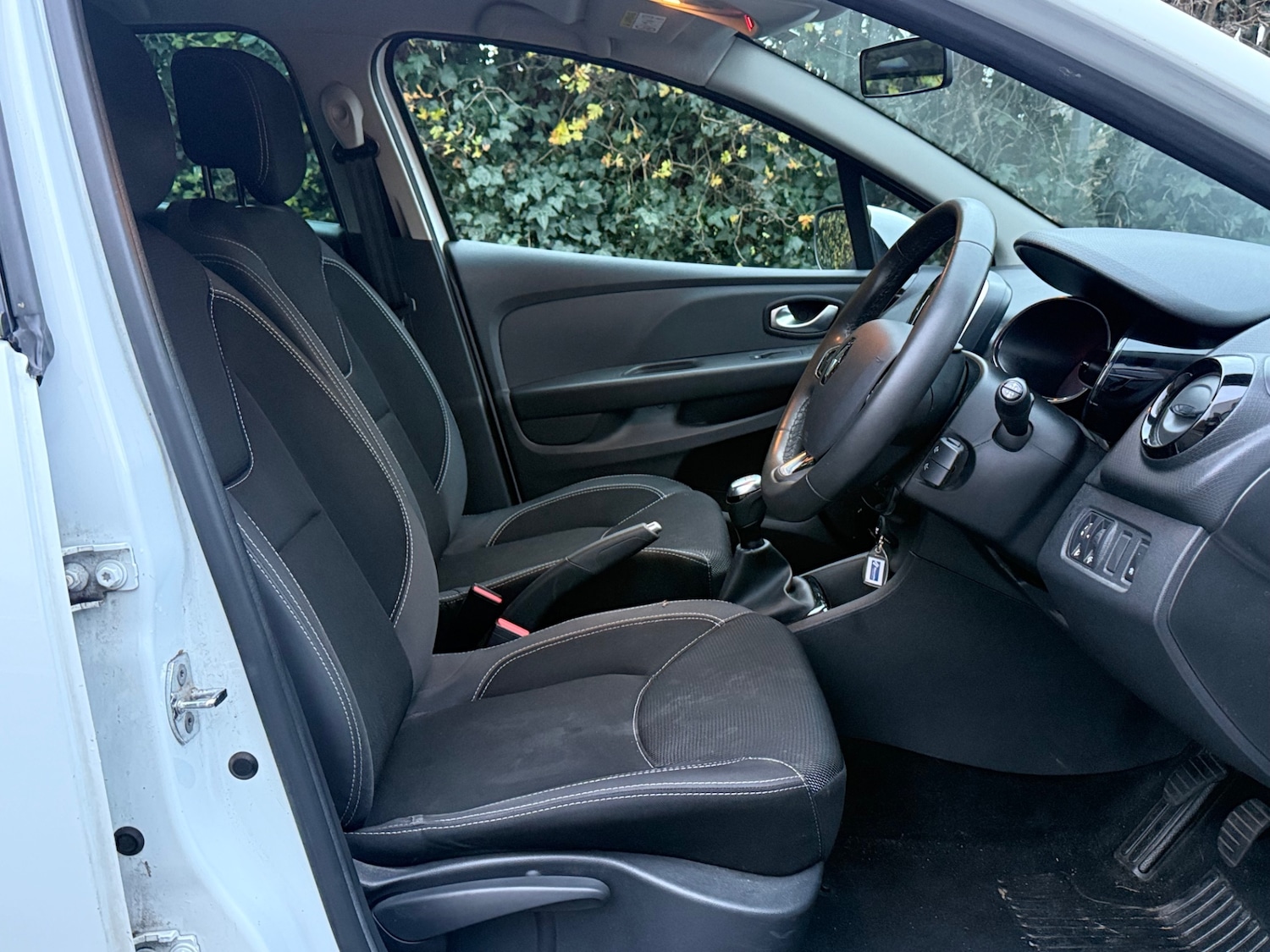 Used Renault Clio 2018 for sale - 76713393: Photo 25