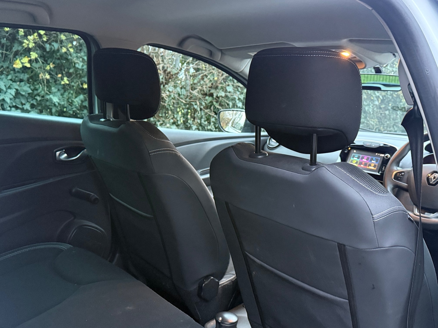 Used Renault Clio 2018 for sale - 76713393: Photo 28