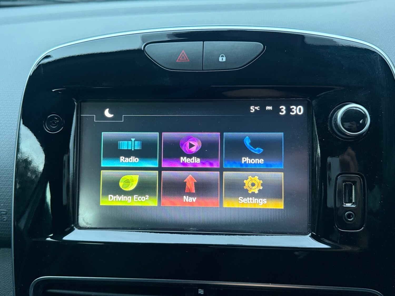 Used Renault Clio 2018 for sale - 76713393: Photo 32