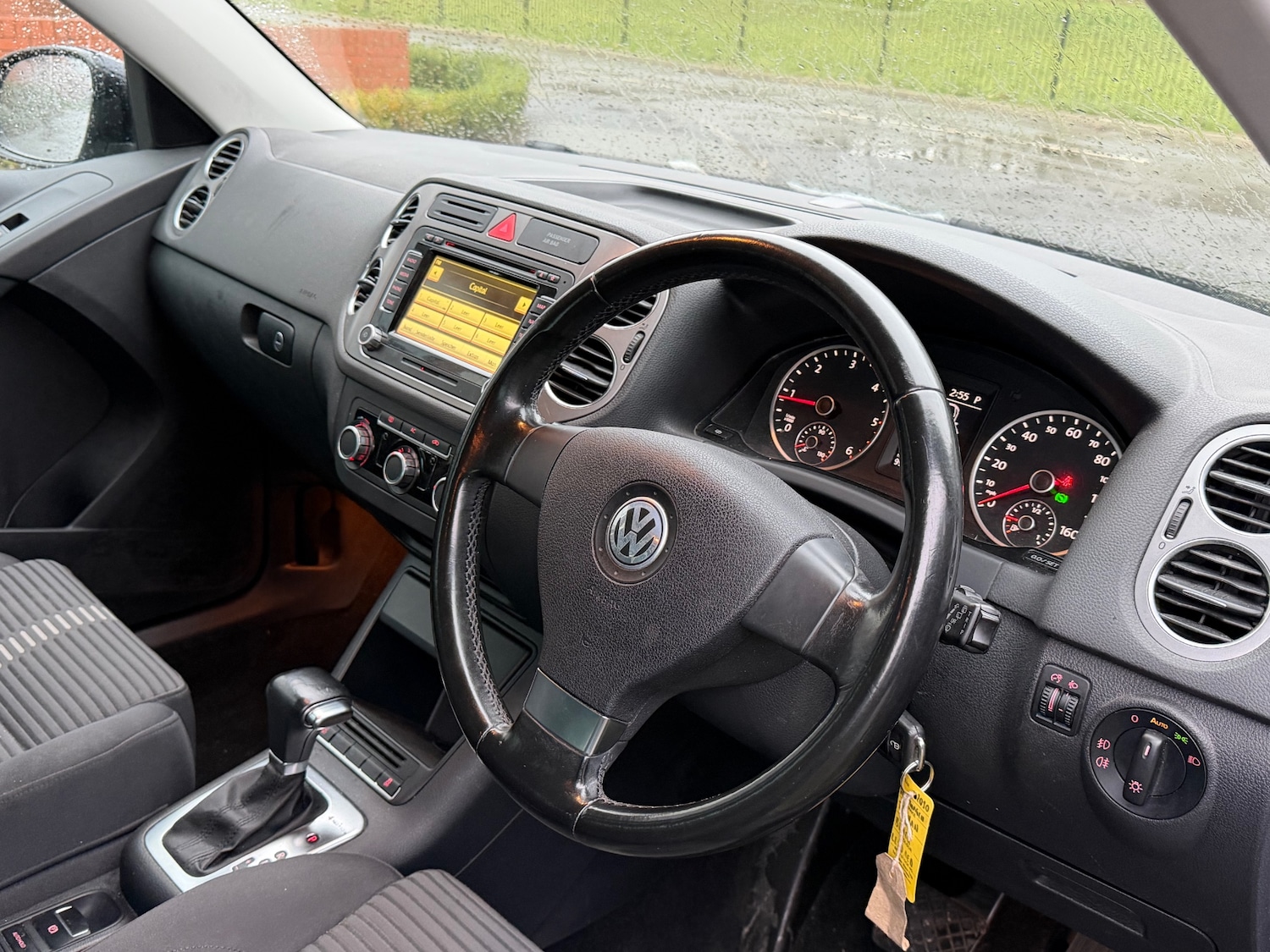 Used Volkswagen Tiguan 2010 for sale - 76913991: Photo 22