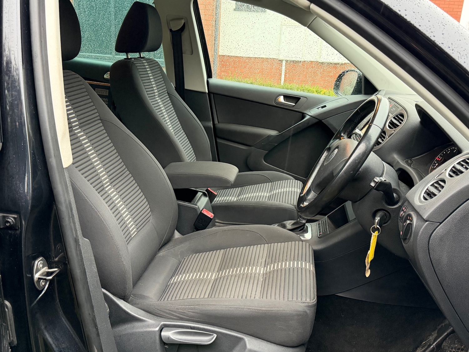 Used Volkswagen Tiguan 2010 for sale - 76913991: Photo 25