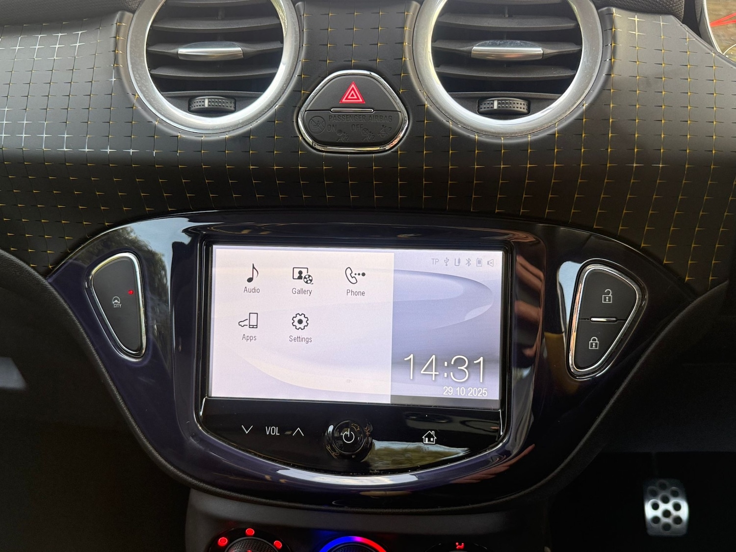 Used Vauxhall ADAM 2013 for sale - 76403300: Photo 25