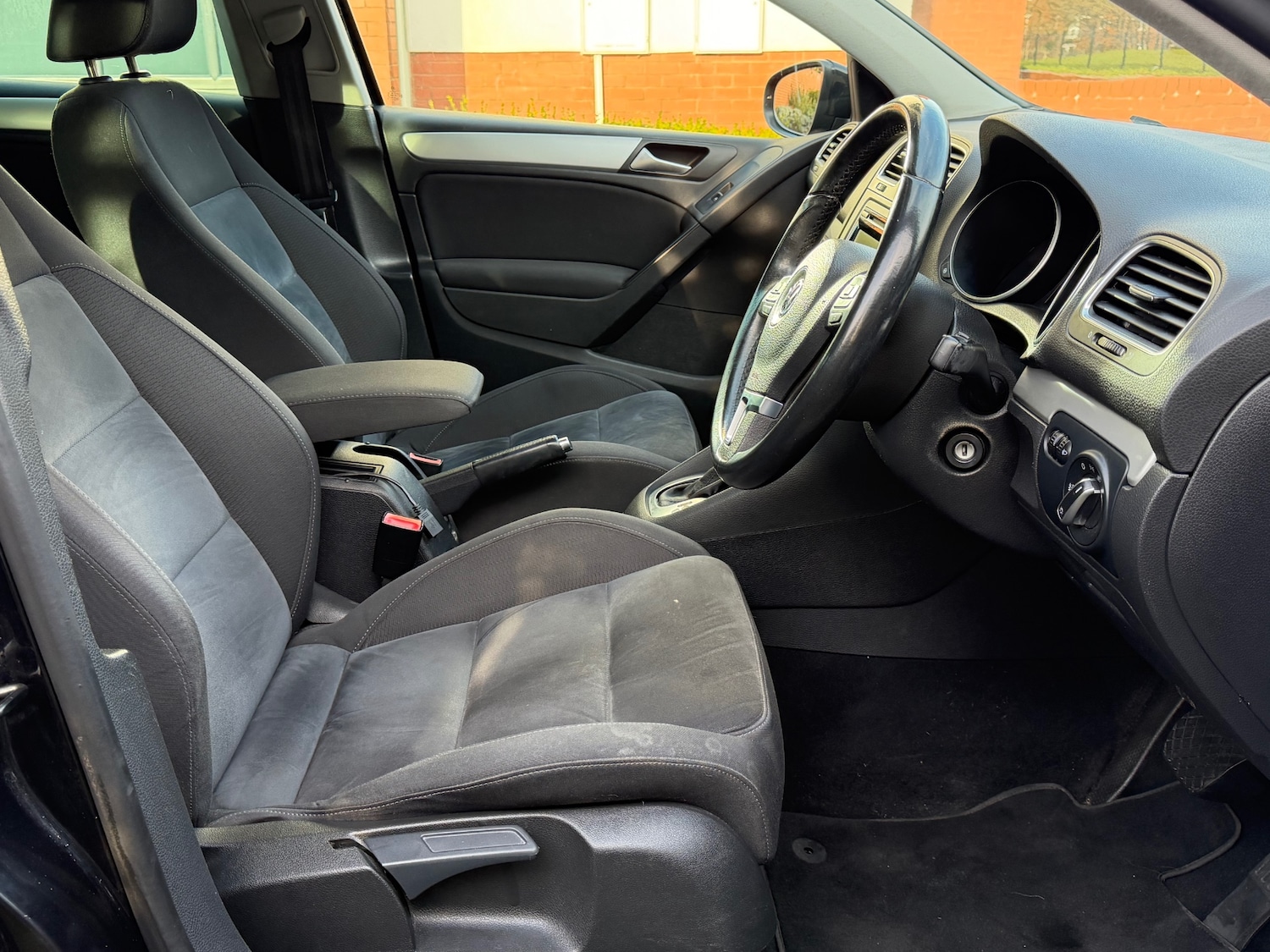 Used Volkswagen Golf 2010 for sale - 77202378: Photo 24