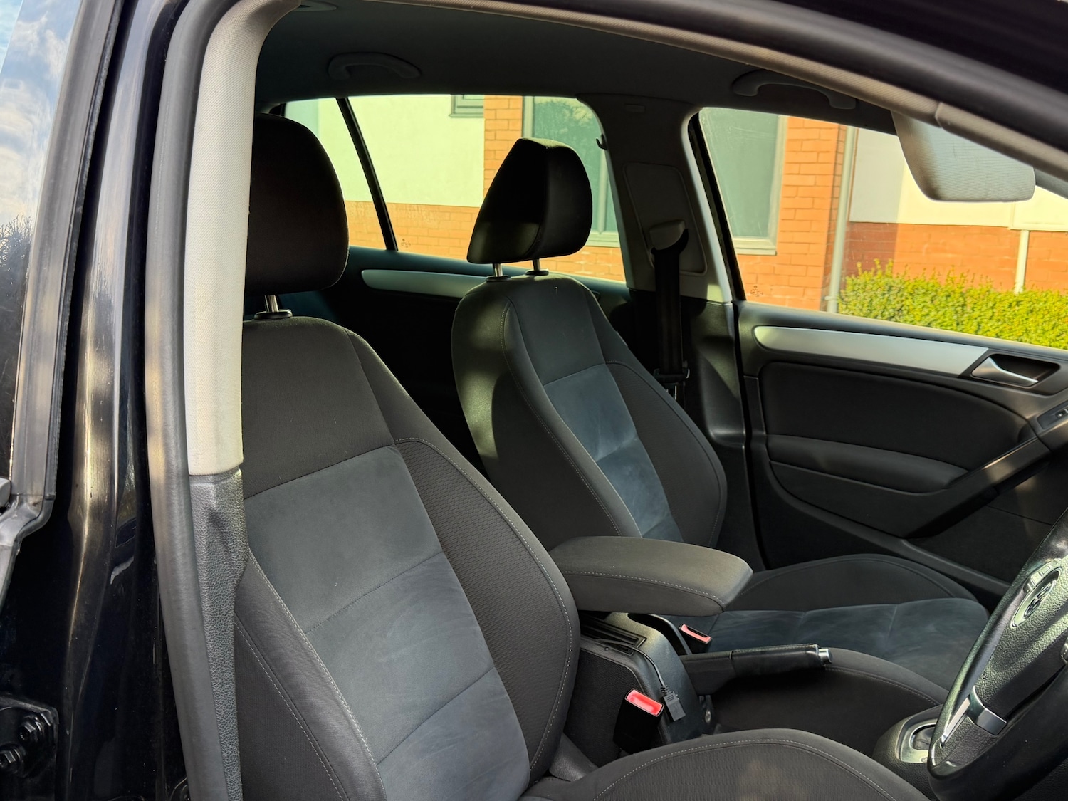 Used Volkswagen Golf 2010 for sale - 77202378: Photo 25