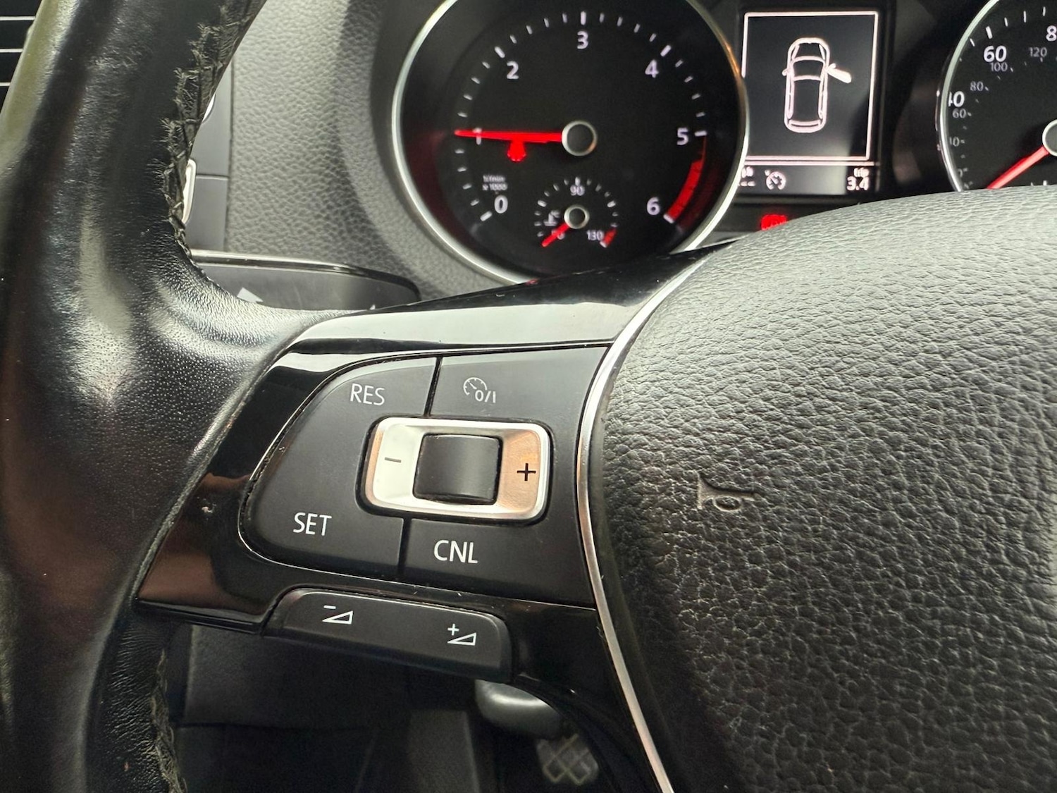 Used Volkswagen Polo 2015 for sale - 76369483: Photo 25