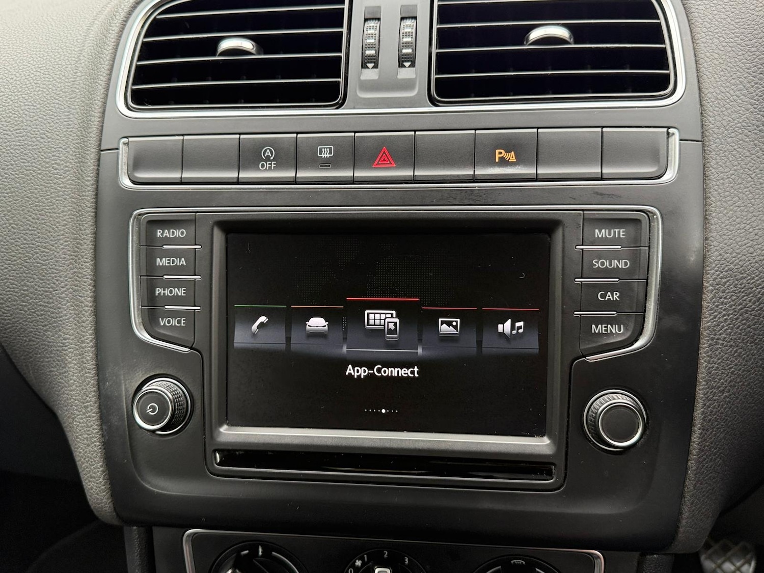 Used Volkswagen Polo 2015 for sale - 76369483: Photo 26