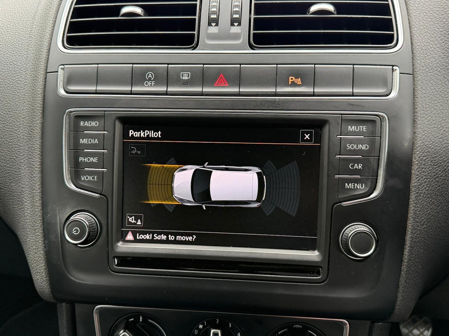 Used Volkswagen Polo 2015 for sale - 76369483: Photo 28