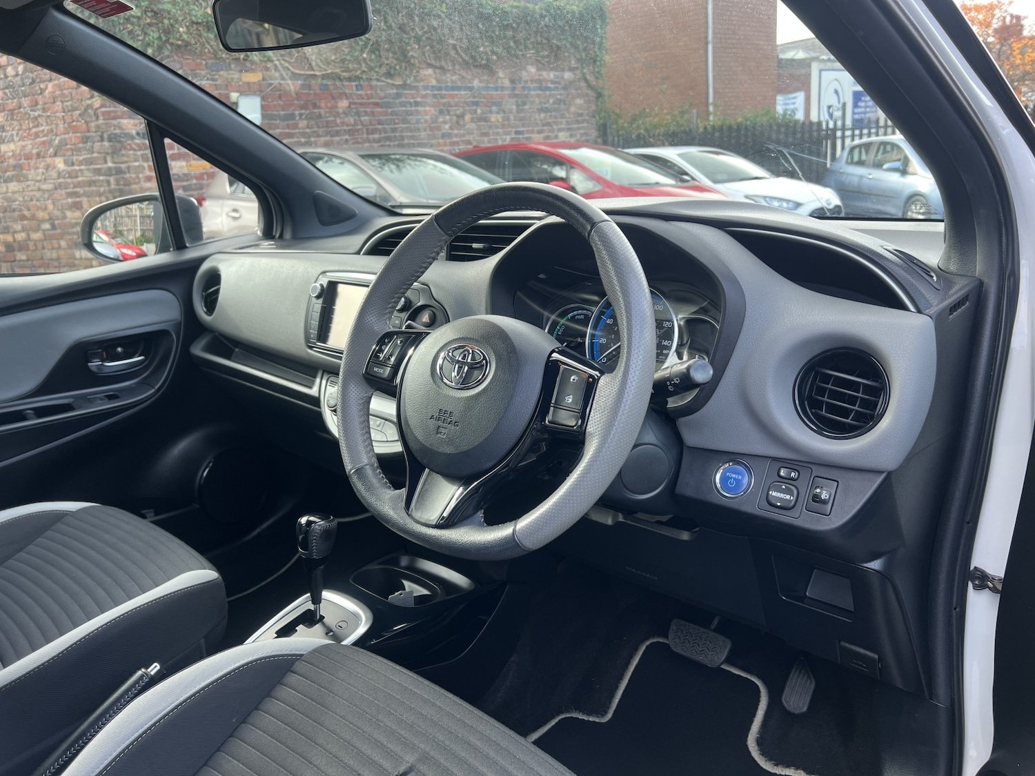 Used Toyota Yaris 2016 for sale - 76618602: Photo 10