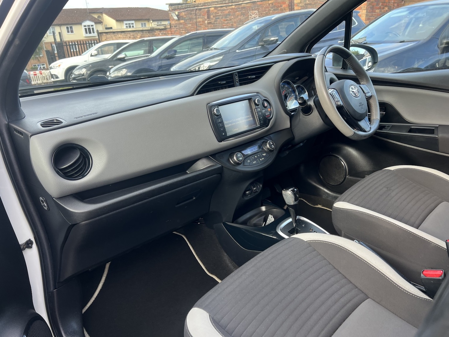 Used Toyota Yaris 2016 for sale - 76618602: Photo 15