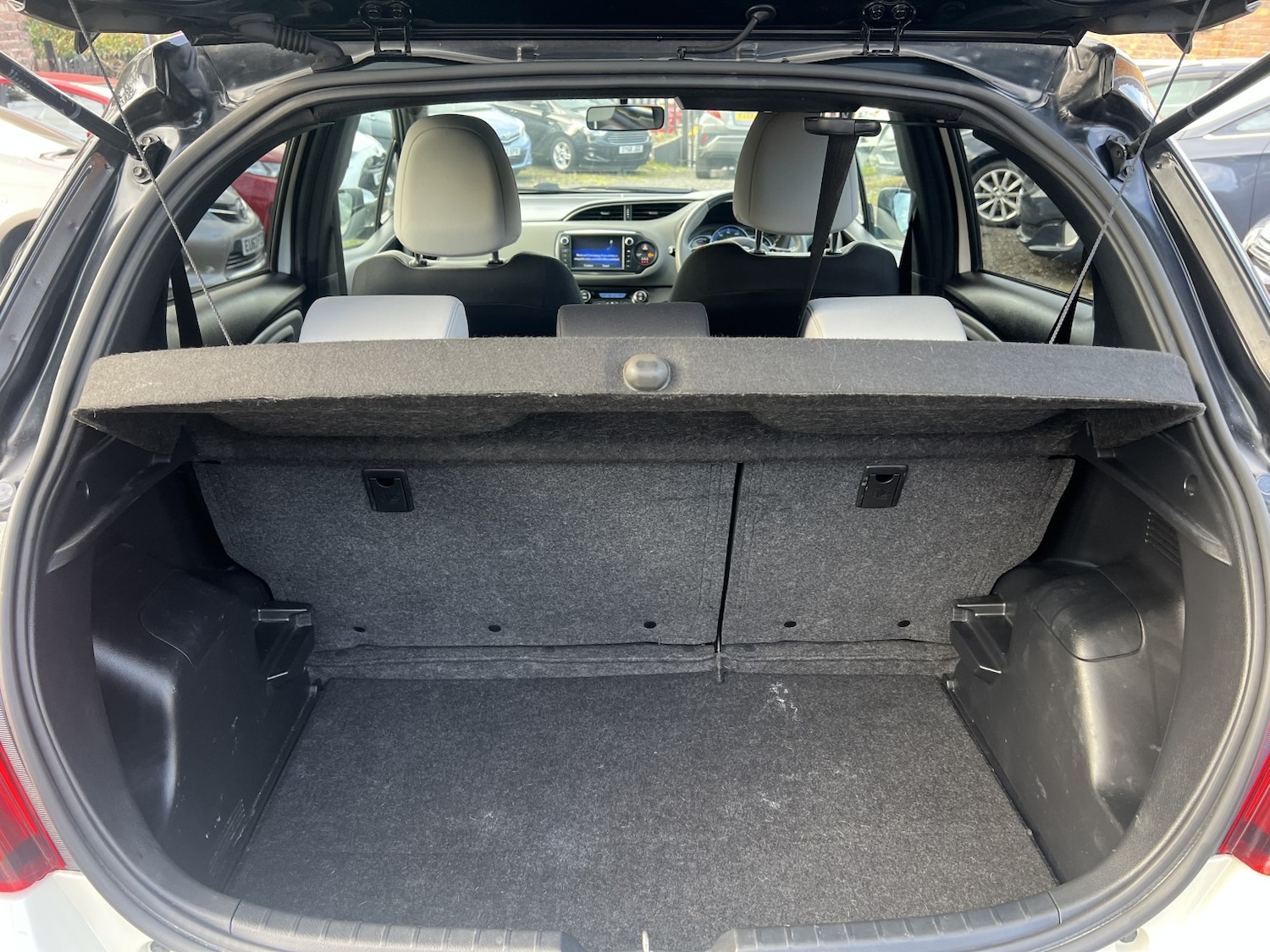 Used Toyota Yaris 2016 for sale - 76618602: Photo 19