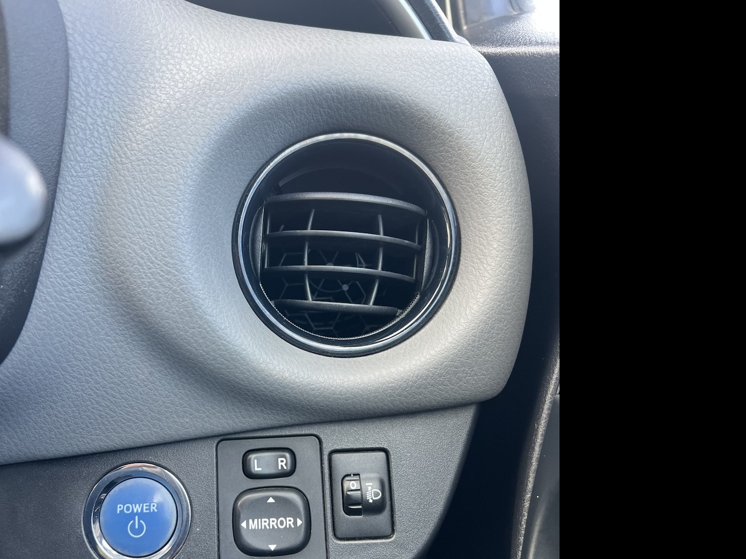 Used Toyota Yaris 2016 for sale - 76618602: Photo 32