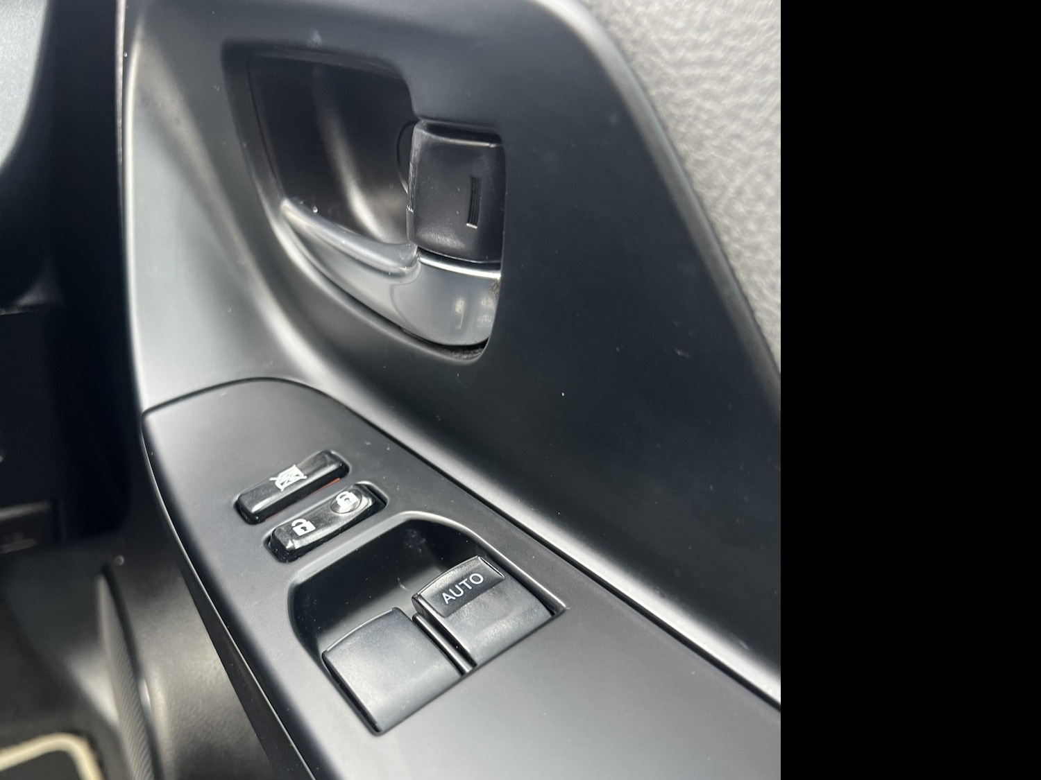 Used Toyota Yaris 2016 for sale - 76618602: Photo 33