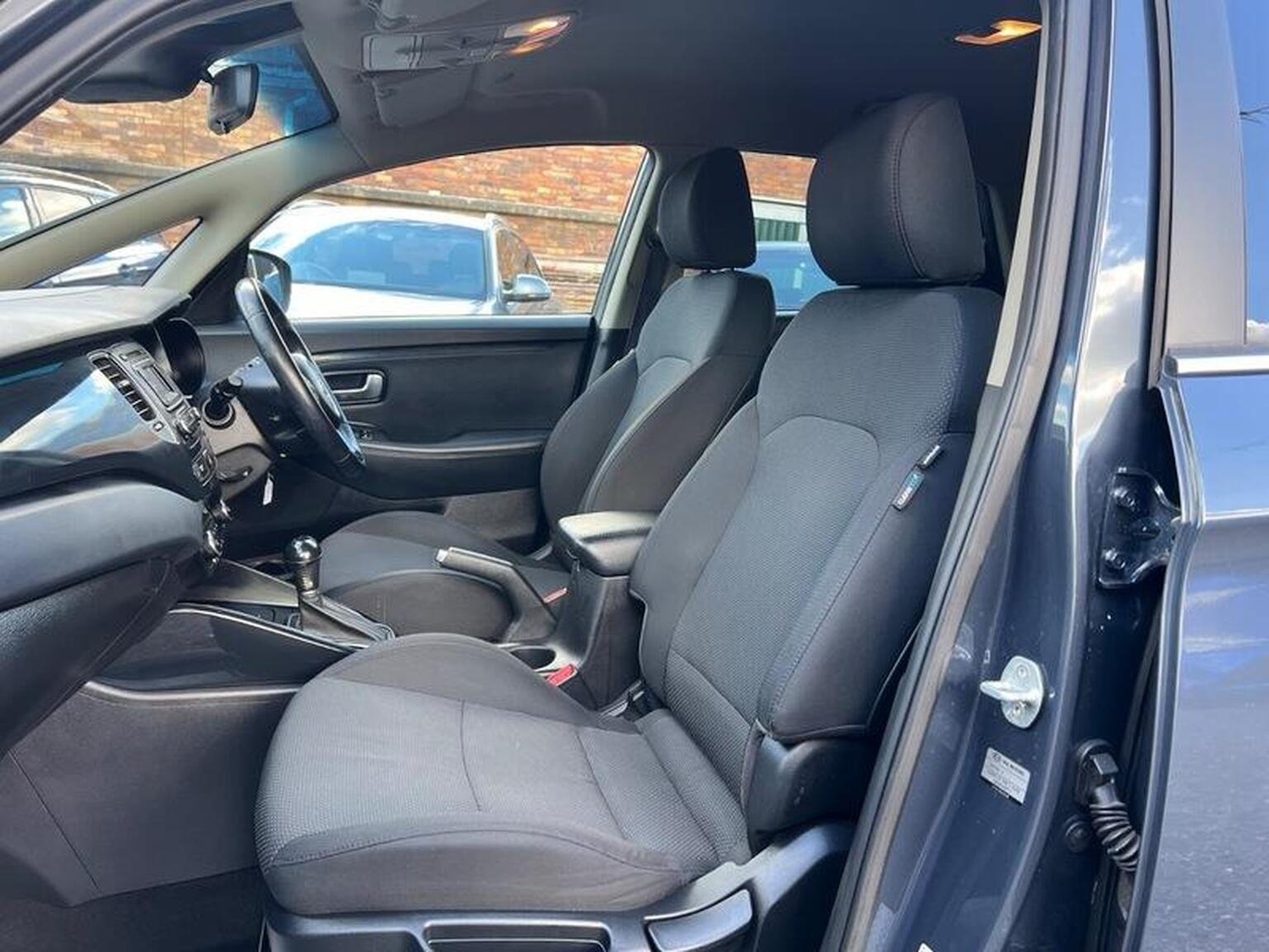 Used Kia Carens 2015 for sale - 76712953: Photo 18