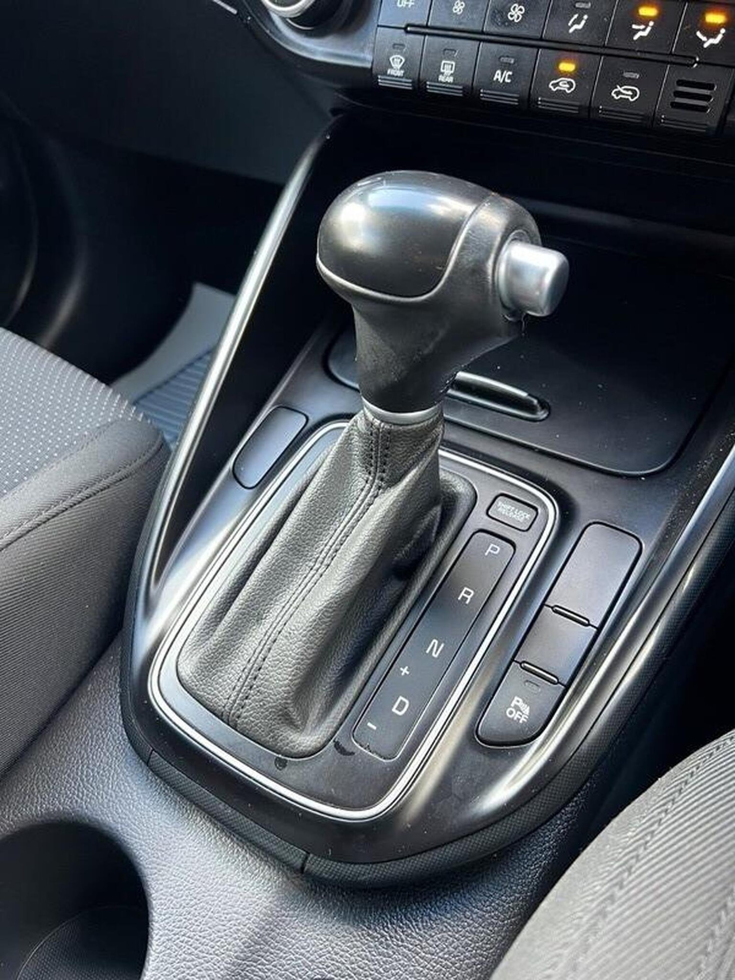 Used Kia Carens 2015 for sale - 76712953: Photo 26