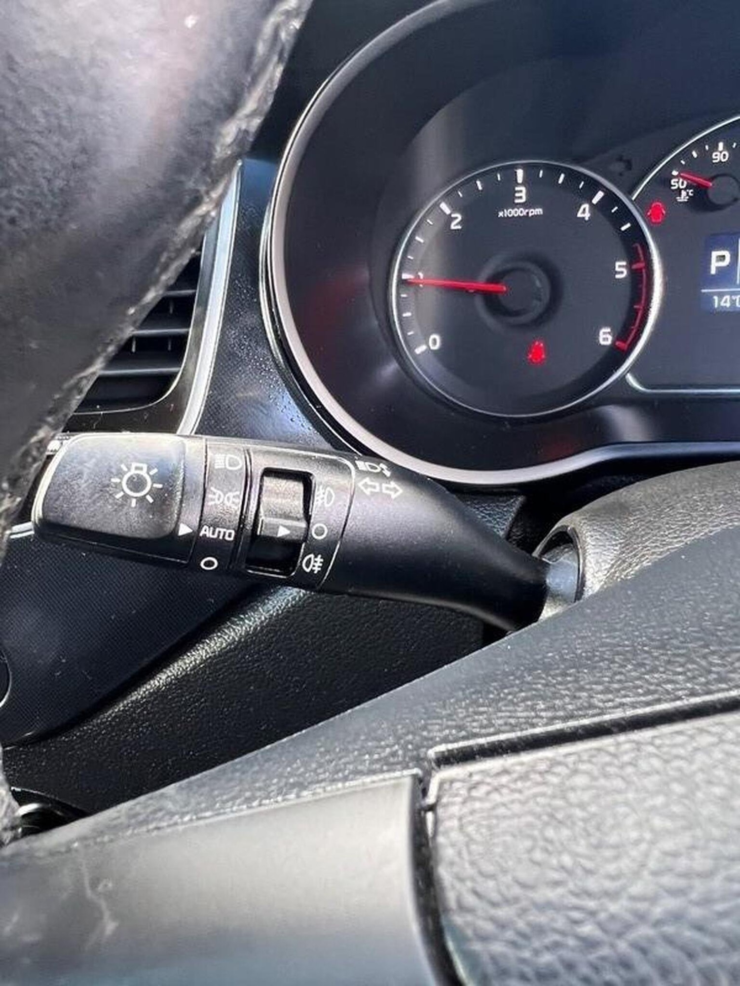 Used Kia Carens 2015 for sale - 76712953: Photo 28