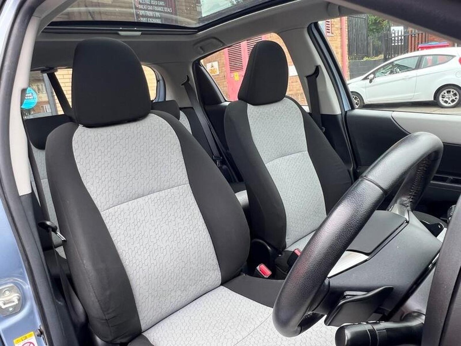 Used Toyota Yaris 2012 for sale - 76559946: Photo 12