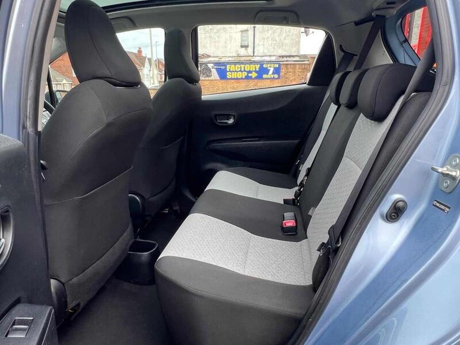 Used Toyota Yaris 2012 for sale - 76559946: Photo 17