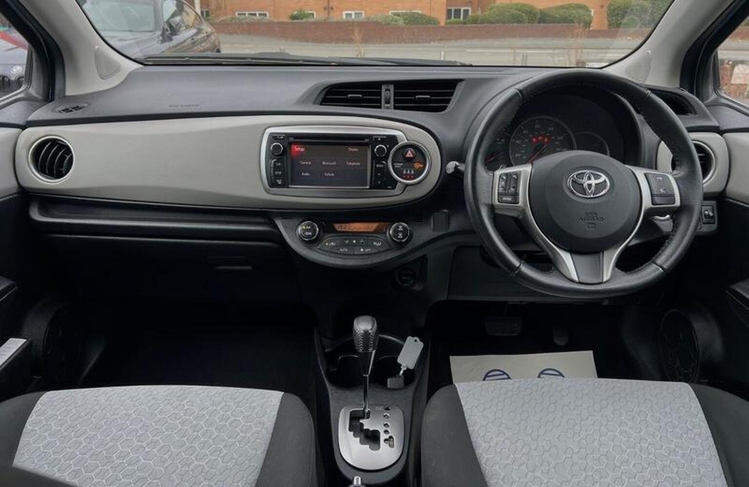 Used Toyota Yaris 2012 for sale - 76559946: Photo 2