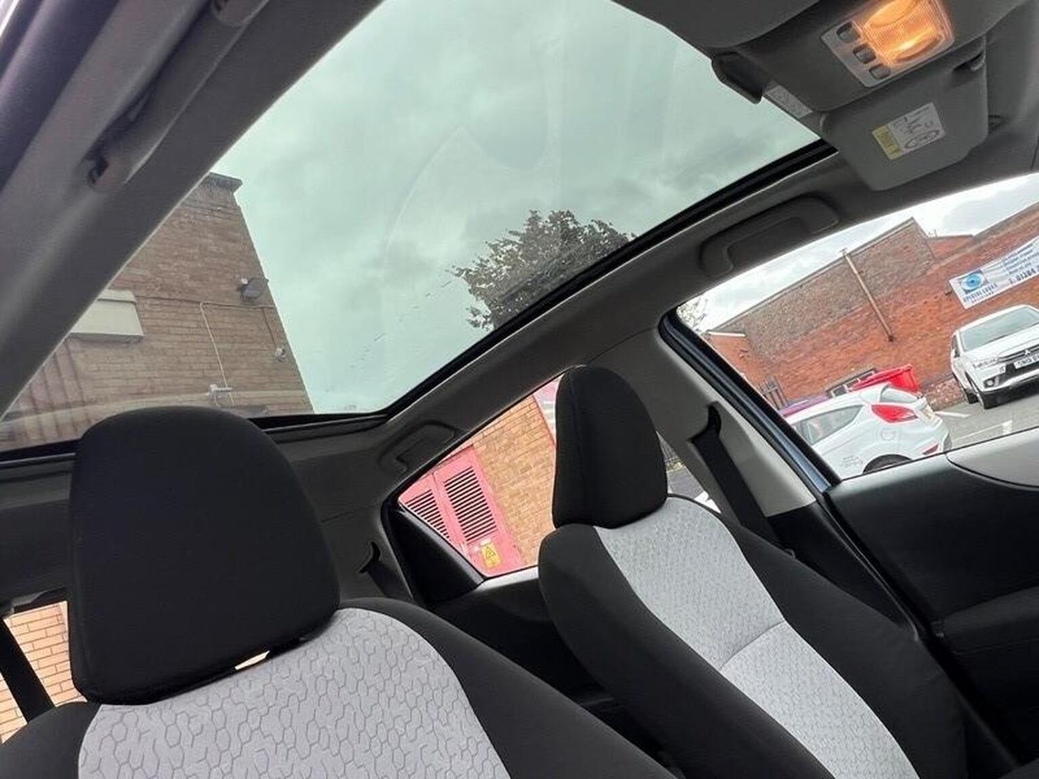 Used Toyota Yaris 2012 for sale - 76559946: Photo 29