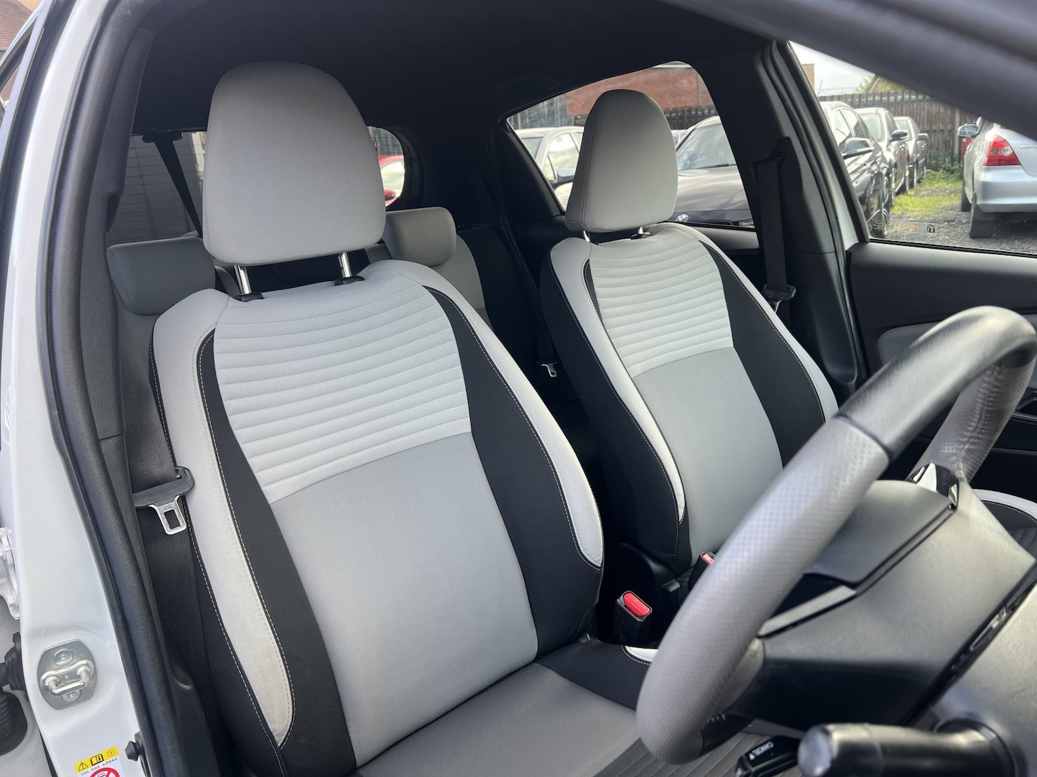 Used Toyota Yaris 2016 for sale - 76751728: Photo 11