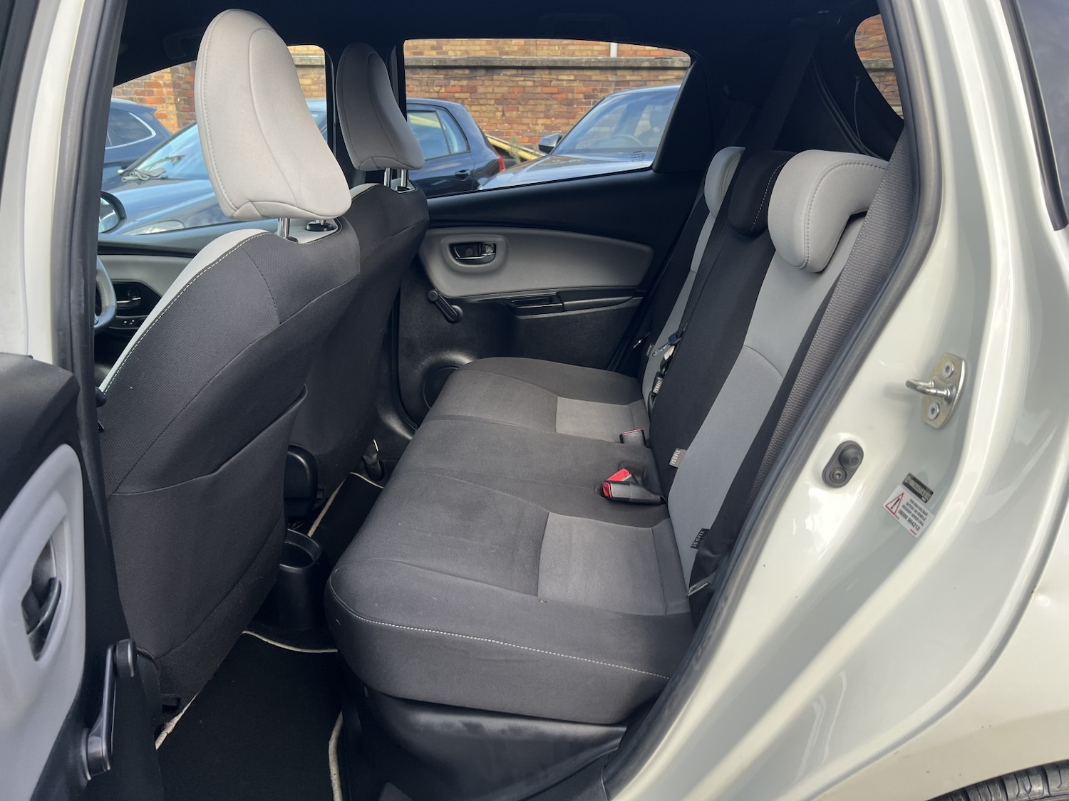 Used Toyota Yaris 2016 for sale - 76751728: Photo 17