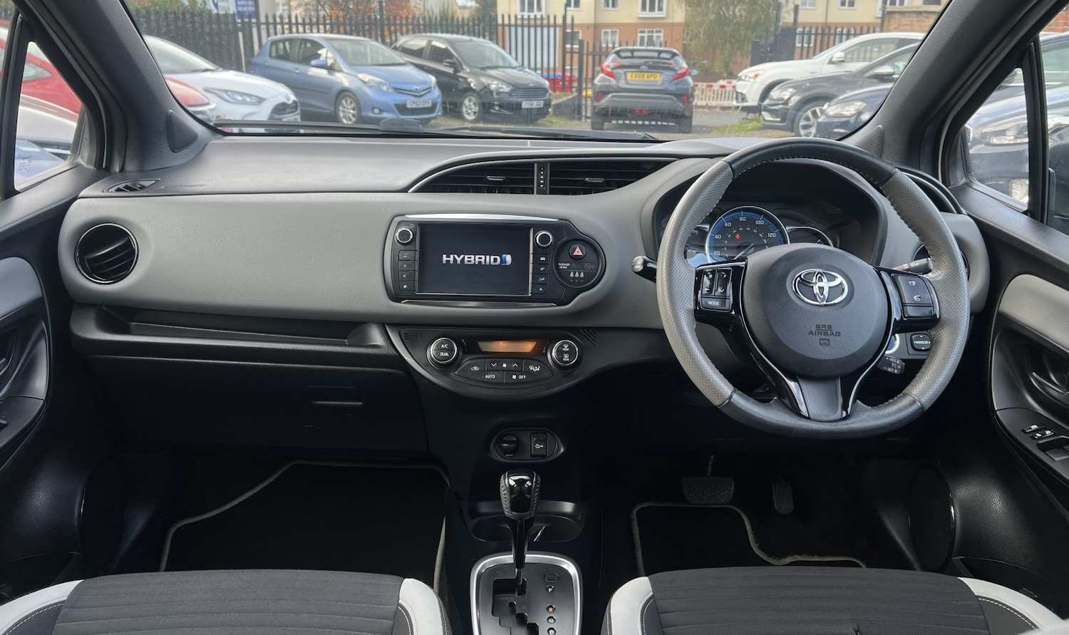 Used Toyota Yaris 2016 for sale - 76751728: Photo 2
