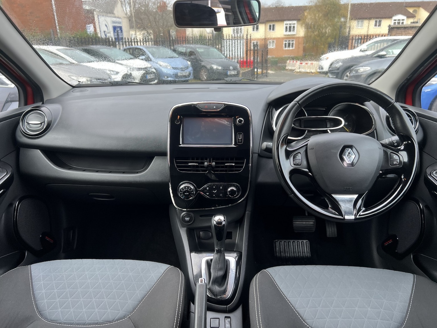 Used Renault Clio 2015 for sale - 76618675: Photo 2