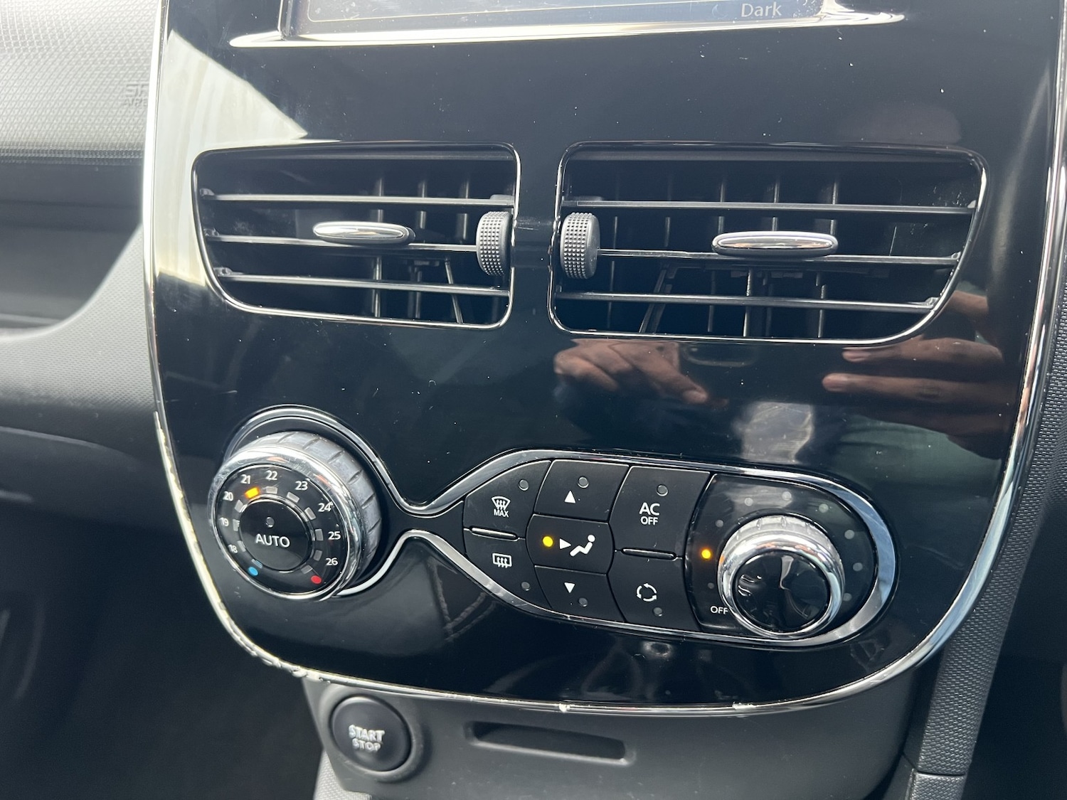 Used Renault Clio 2015 for sale - 76618675: Photo 23