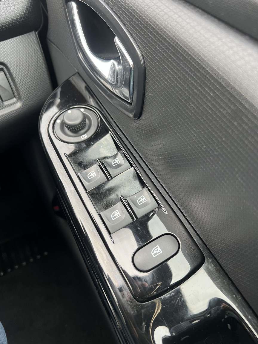 Used Renault Clio 2015 for sale - 76618675: Photo 29