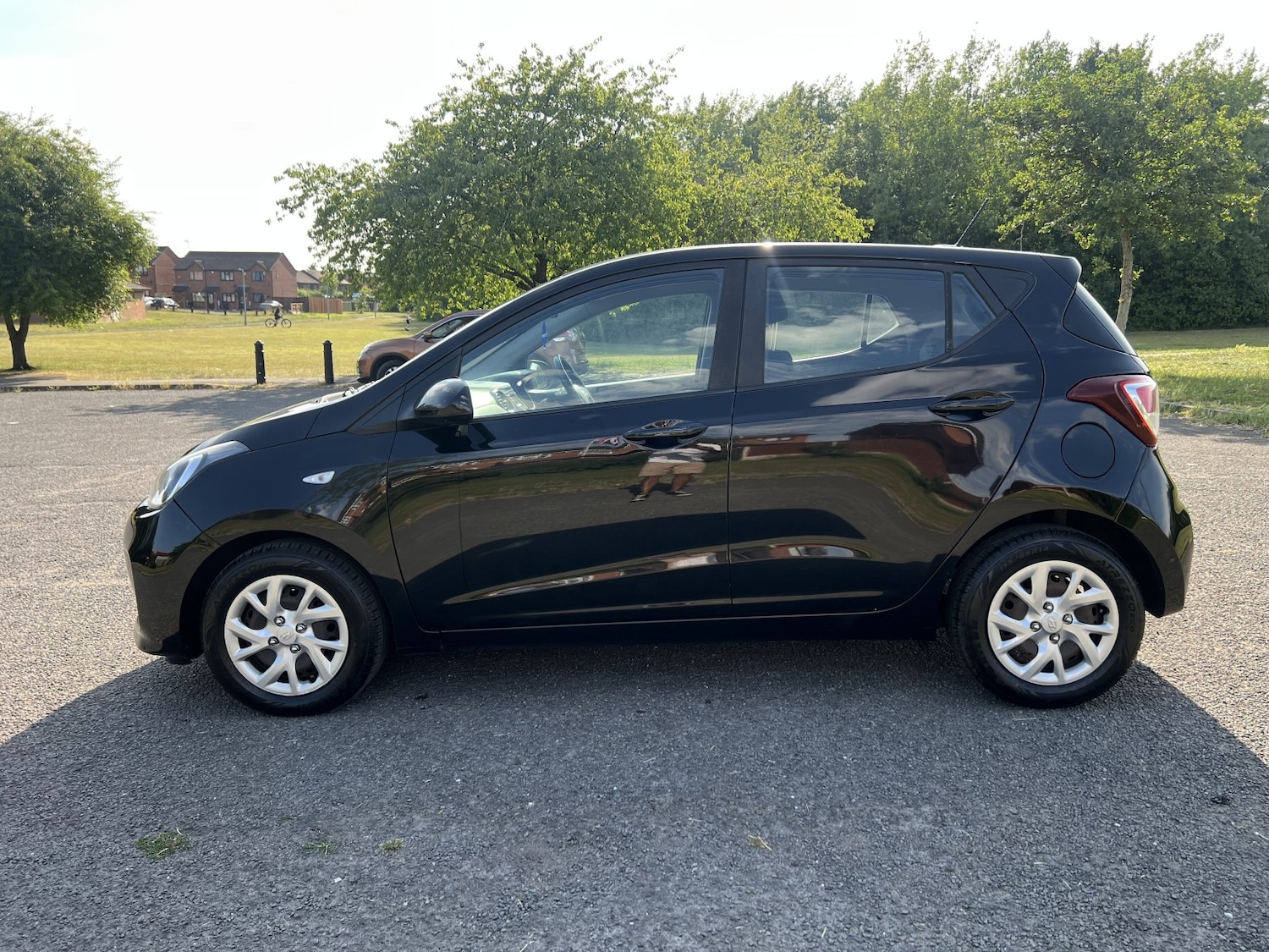 Used Hyundai i10 2017 for sale - 76618748: Photo 4