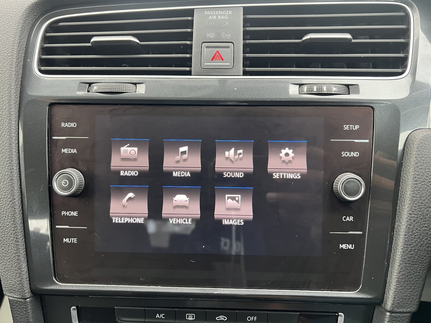 Used Volkswagen Golf 2017 for sale - 76618750: Photo 21