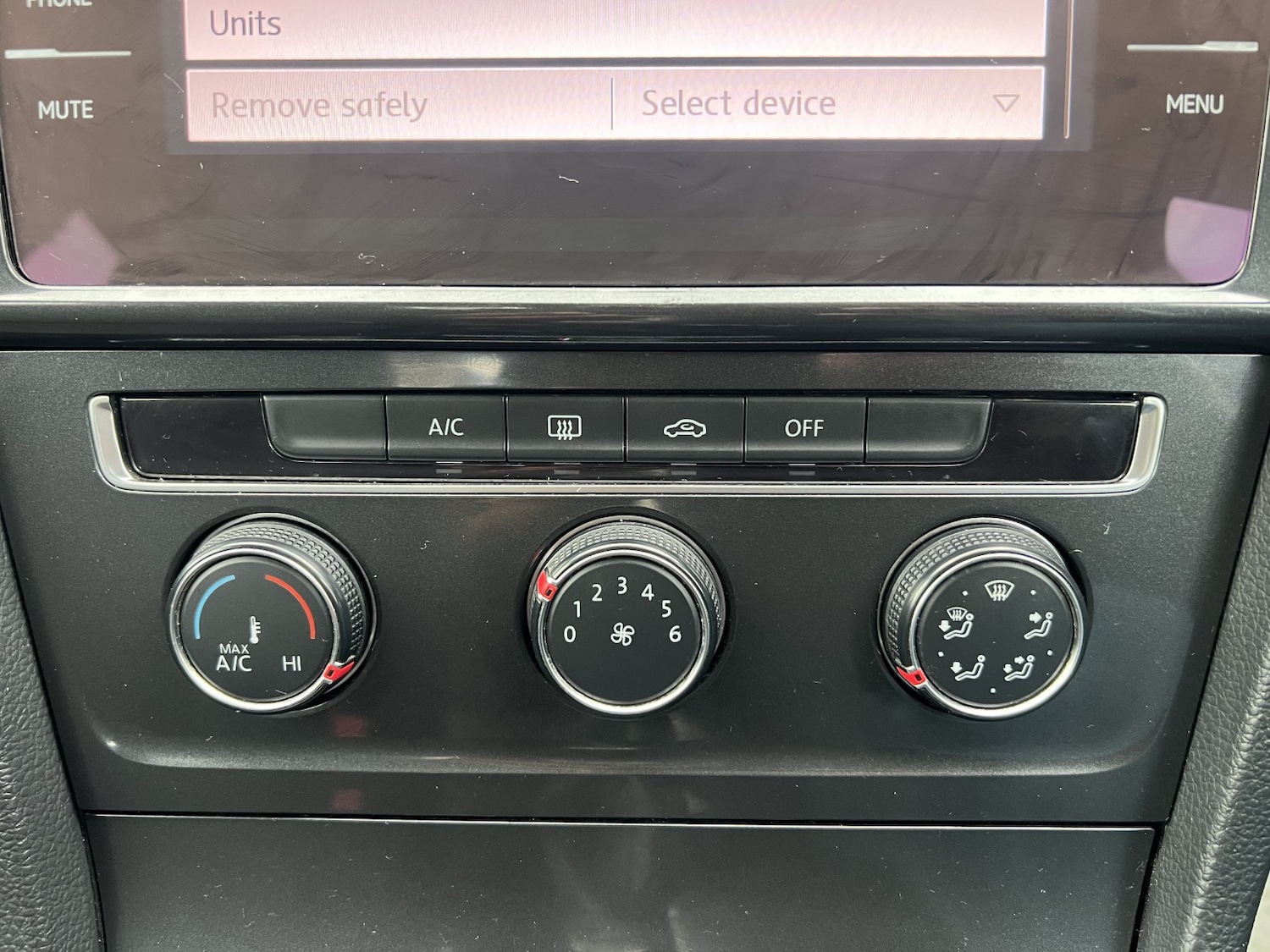 Used Volkswagen Golf 2017 for sale - 76618750: Photo 24