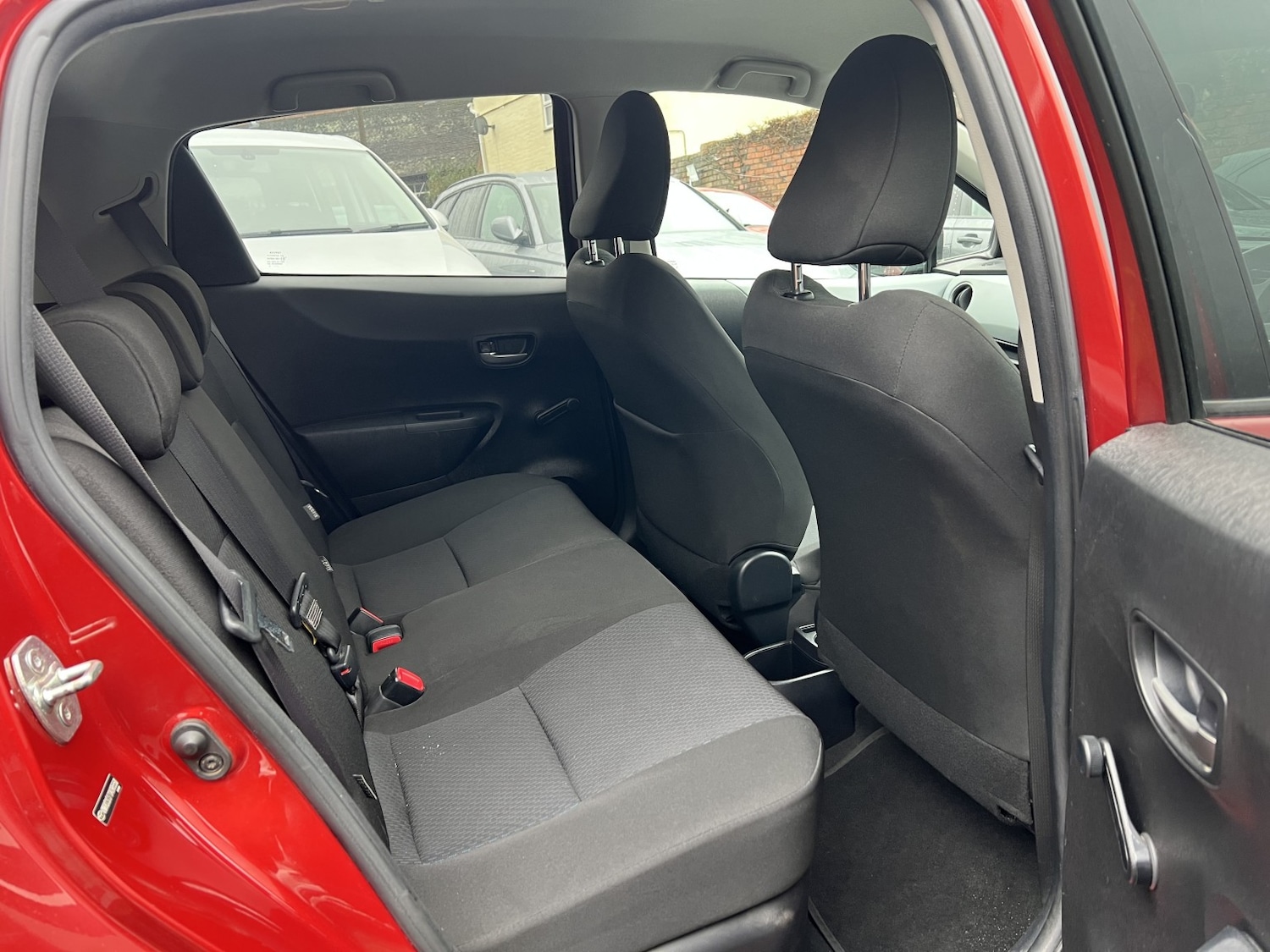 Used Toyota Yaris 2014 for sale - 76591497: Photo 4