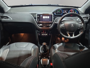 Used Peugeot 2008 2017 for sale - 77574418: Photo